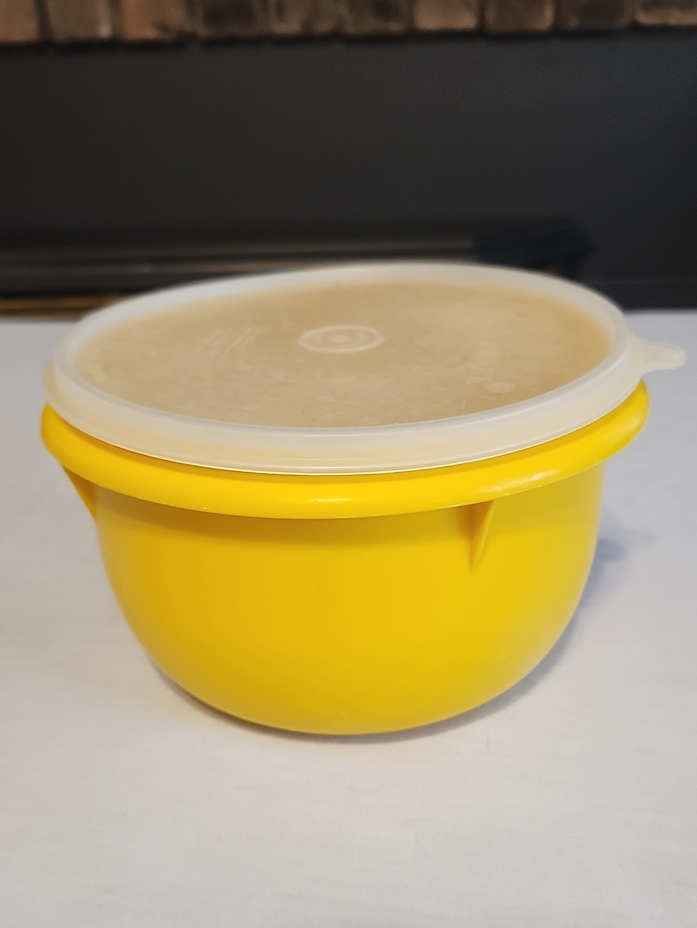 Vintage TUPPERWARE Sunshine Marigold Harvest Color 1.9 L 4 Cup Fix-N-Mix Bowl